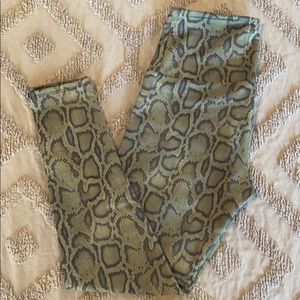 Onzie Snakeskin 🐍 Leggings S/M